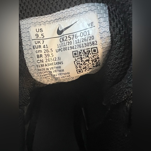 Black & White Nike sneakers - Picture 5 of 5